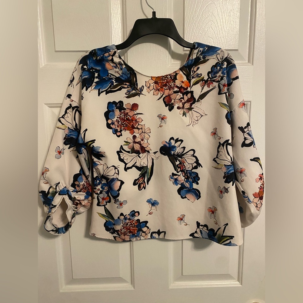 Beautiful Zara Top w/ Blue and Peach Floral Design on White Background Size S